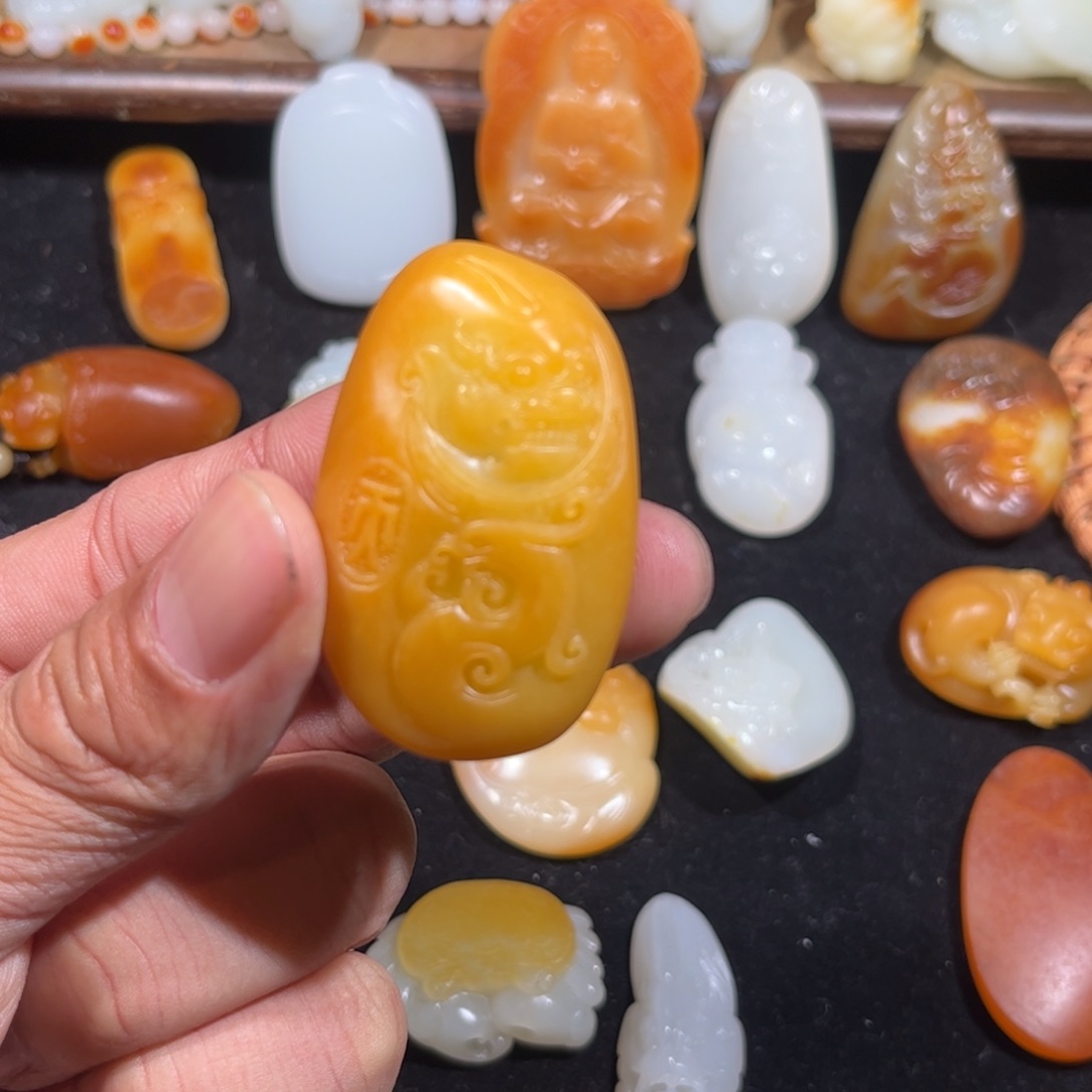 和田玉颈饰未镶嵌执*