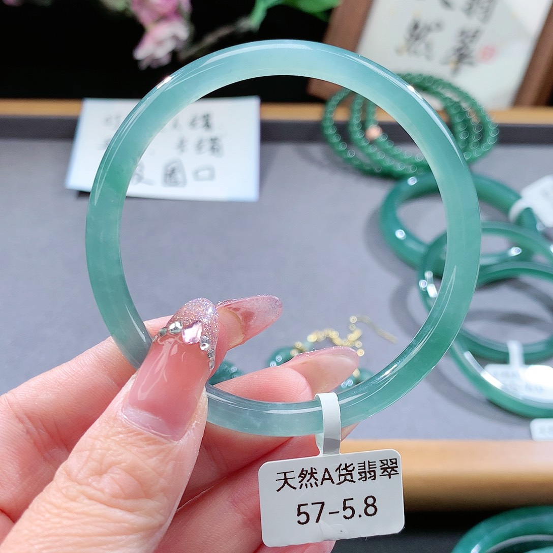 翡翠手镯（圆镯）未镶嵌
