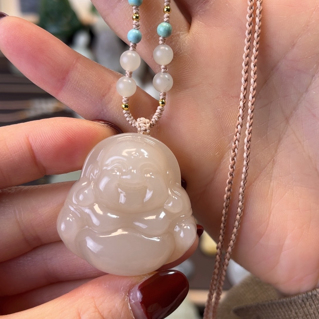 和田玉颈饰未镶嵌藕粉大佛