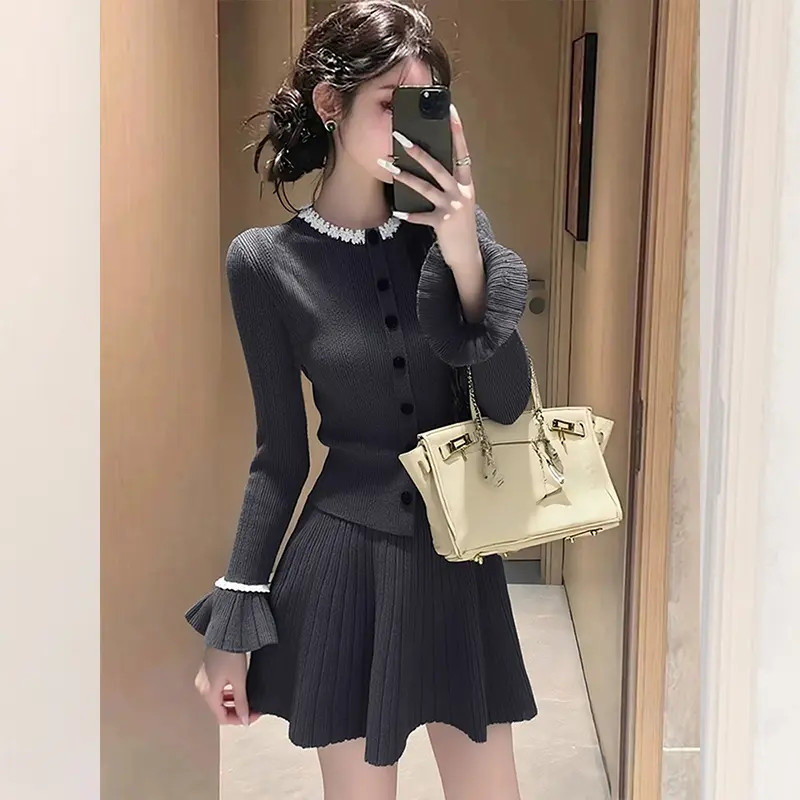 秋冬季炸街一整套女装洋气衣服灰色喇叭袖针织毛衣半身裙两件套装