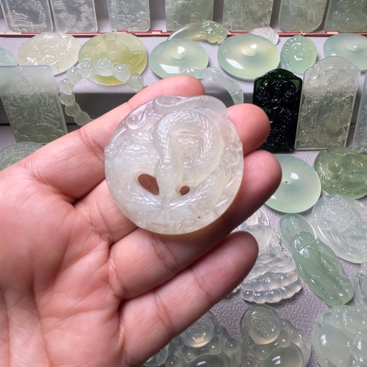 岫玉未镶嵌吊坠(赠链)