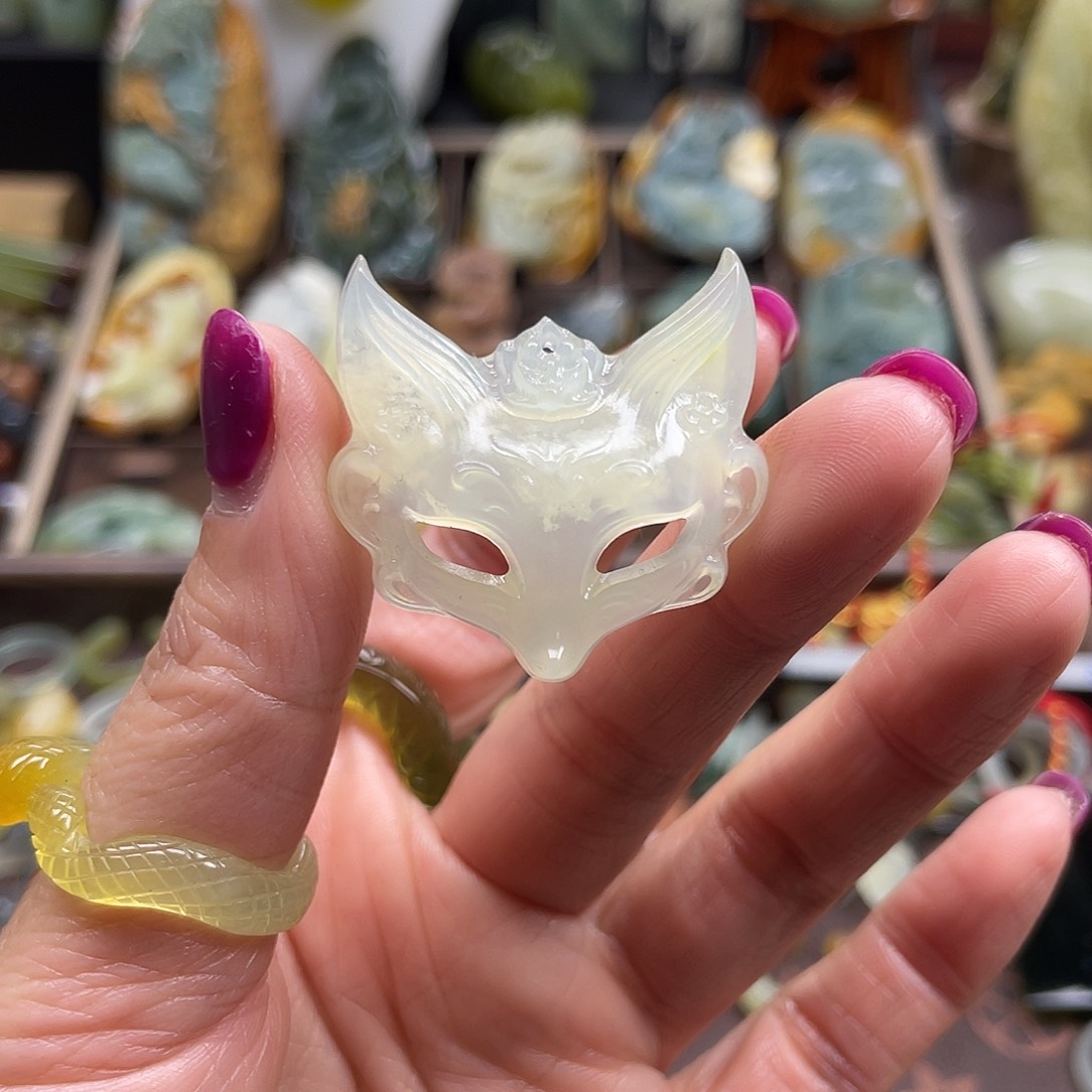 蛇纹石玉颈饰未镶嵌岫玉狐狸面具