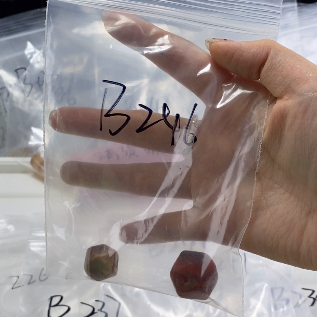 孙***奇合金玛瑙/玉髓珠宝半成品