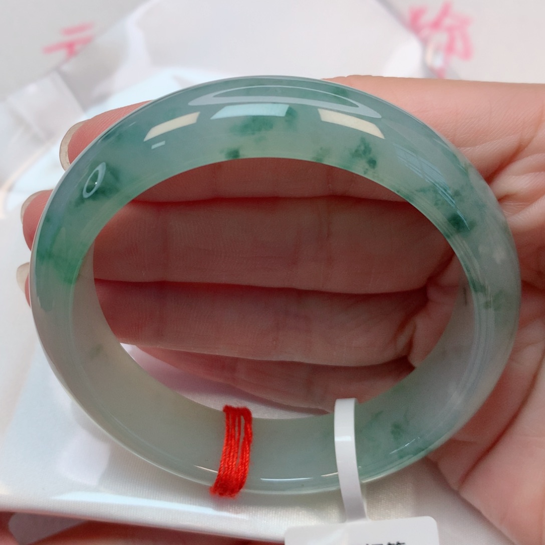 翡翠手镯未镶嵌亮*晶56.8圈