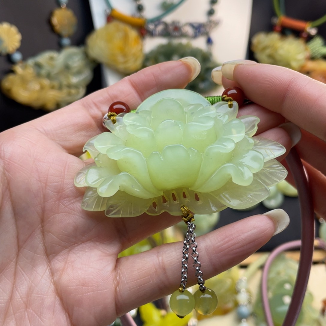 蛇纹石玉未镶嵌颈饰k***n