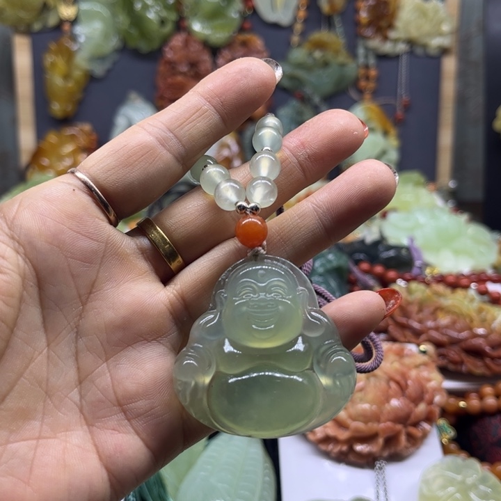 蛇纹石玉未镶嵌颈饰