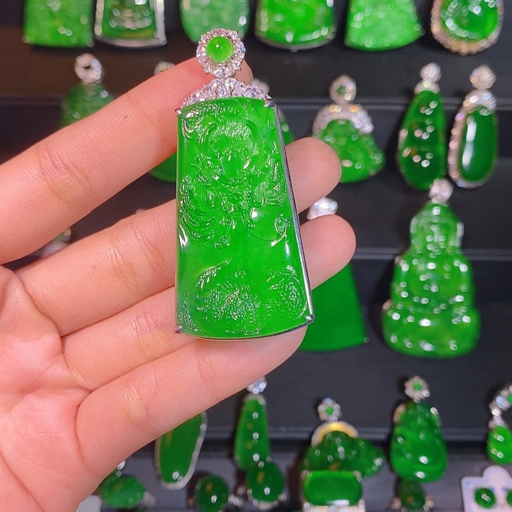 翡翠银S925镶嵌颈饰是