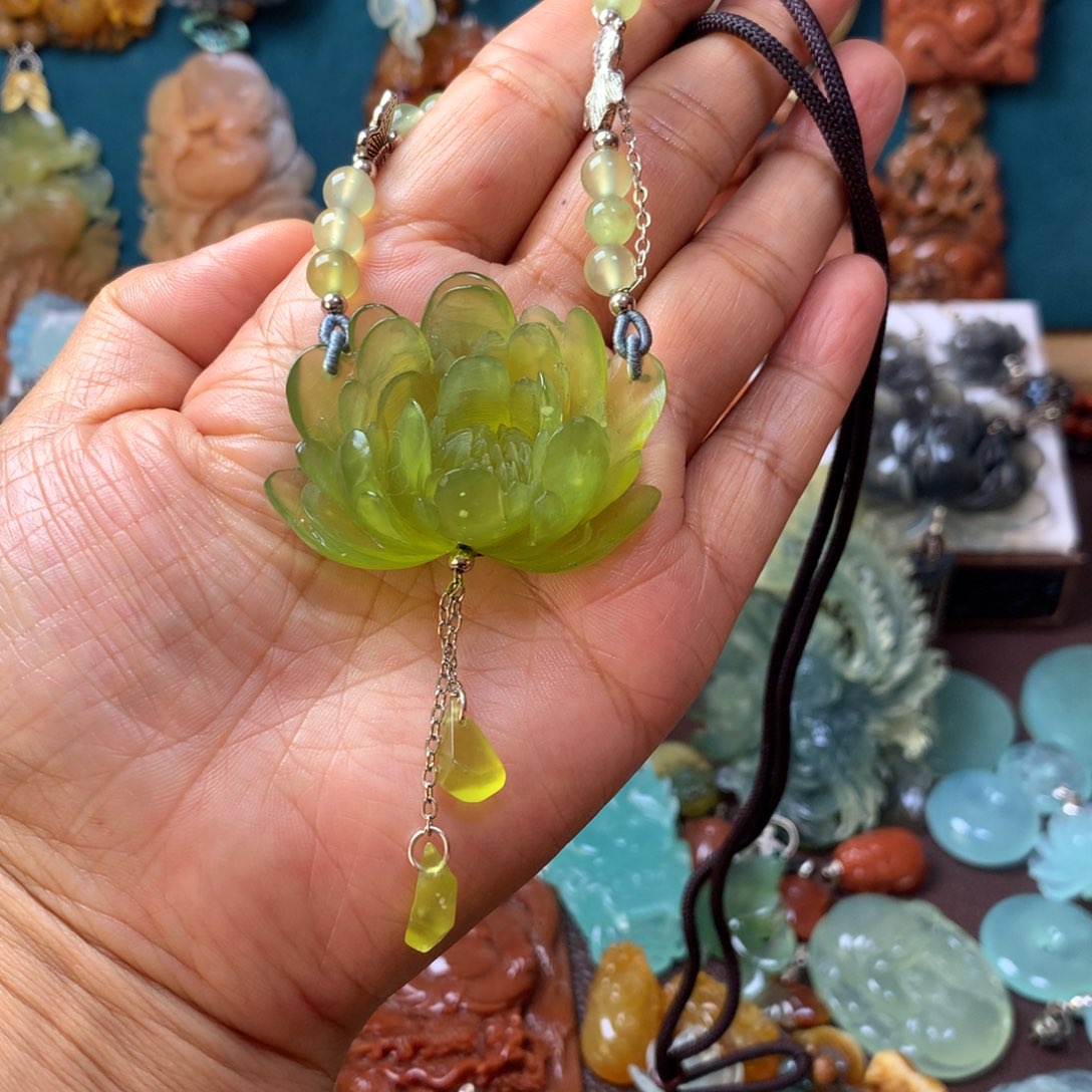 蛇纹石玉未镶嵌挂坠