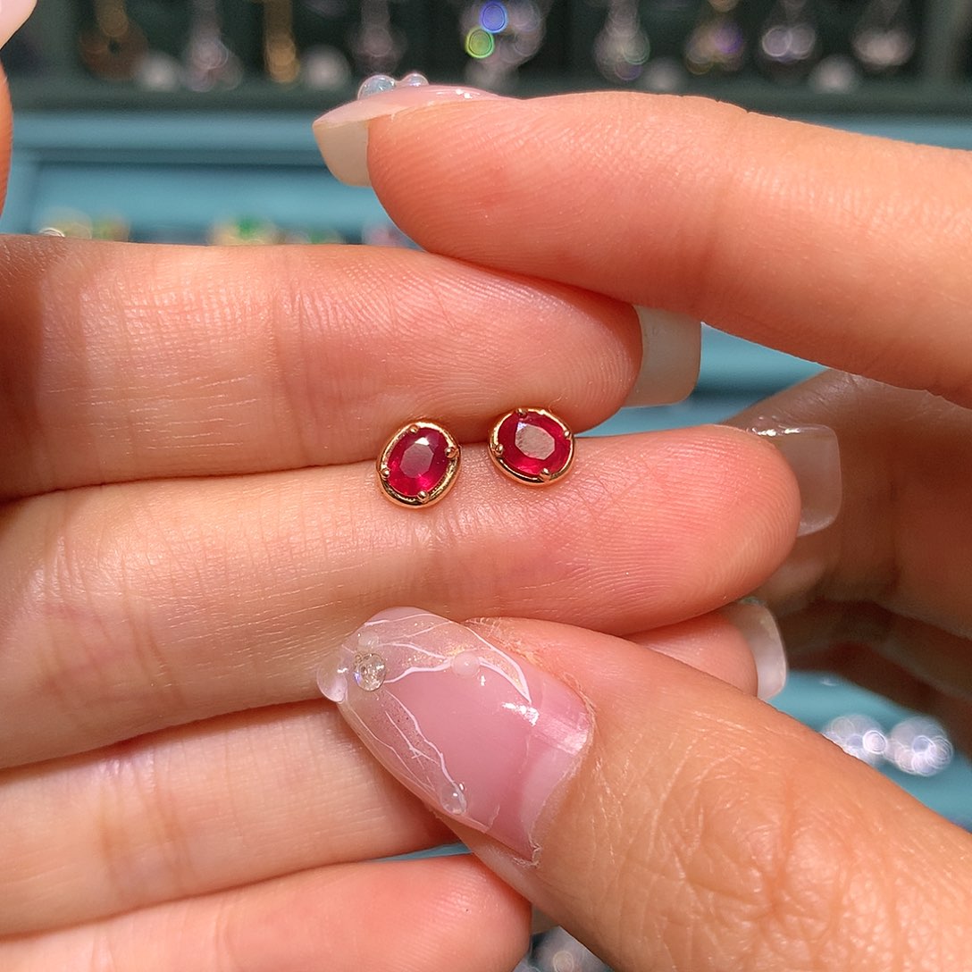 红宝石耳饰18K金镶嵌