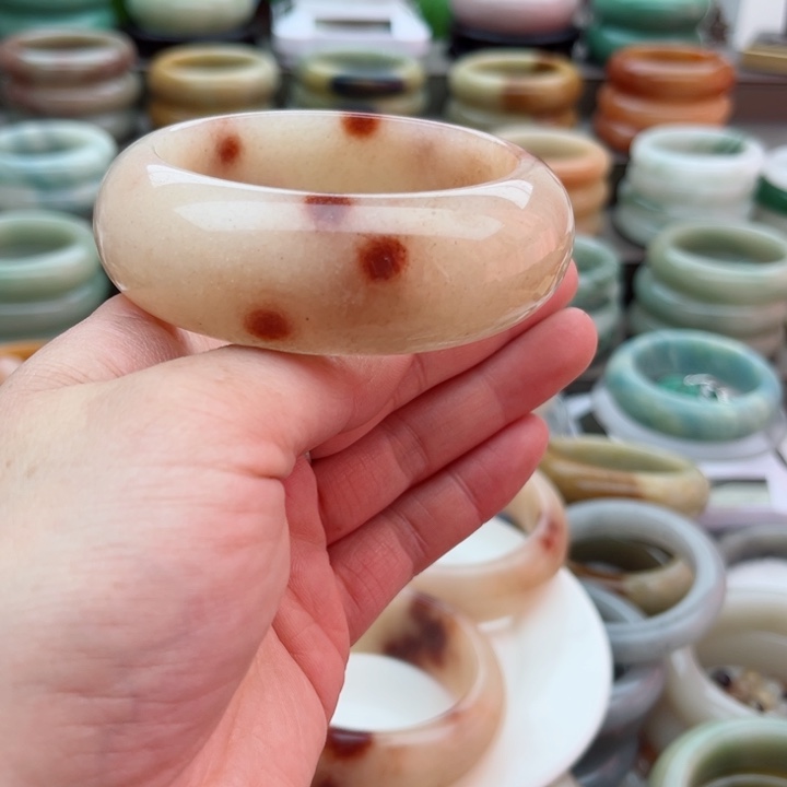 石英质玉手镯未镶嵌霞*