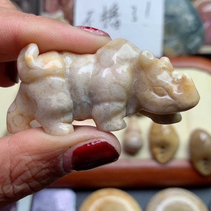 硅化珊瑚（珊瑚玉）颈饰足银镀金镶嵌