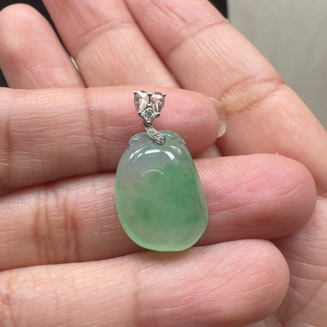 翡翠18K金镶嵌颈饰