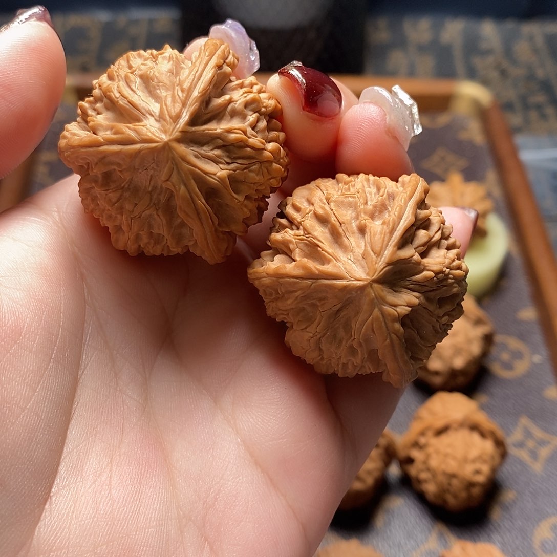 桃核把件御龙粗筋三棱正奔