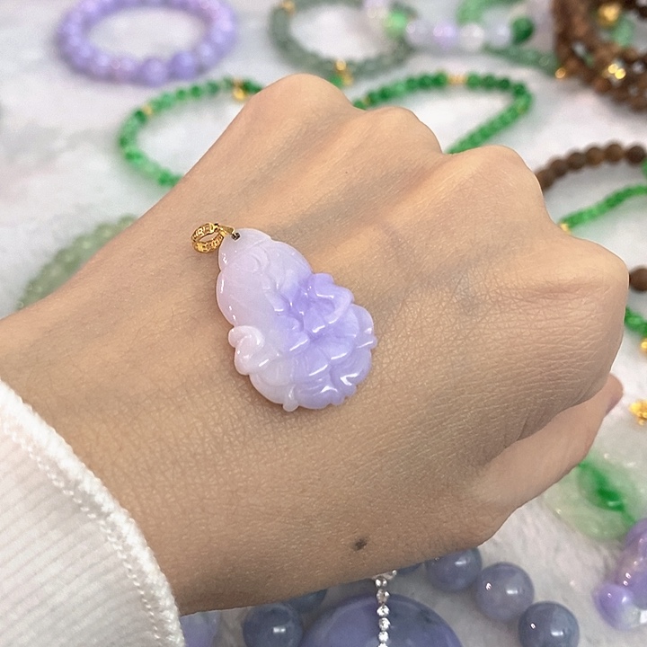 翡翠18K金镶嵌颈饰紫色白菜