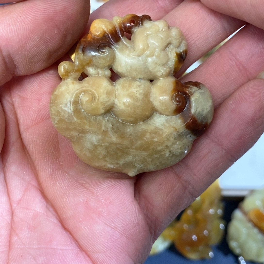 蛇纹石玉颈饰未镶嵌