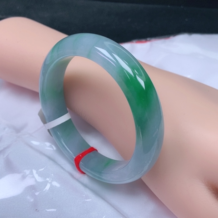 【闪购商品】翡翠手镯未镶嵌星****e，