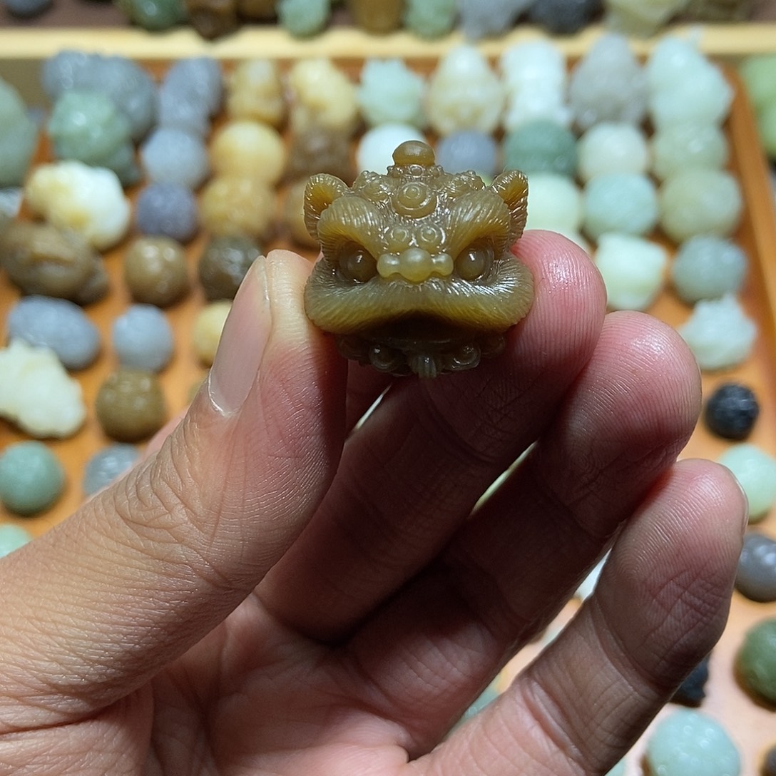 不***尘和田玉未镶嵌颈饰定制