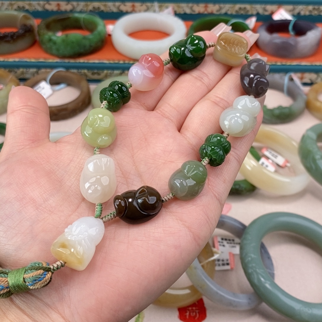 和田玉未镶嵌手镯手持回流