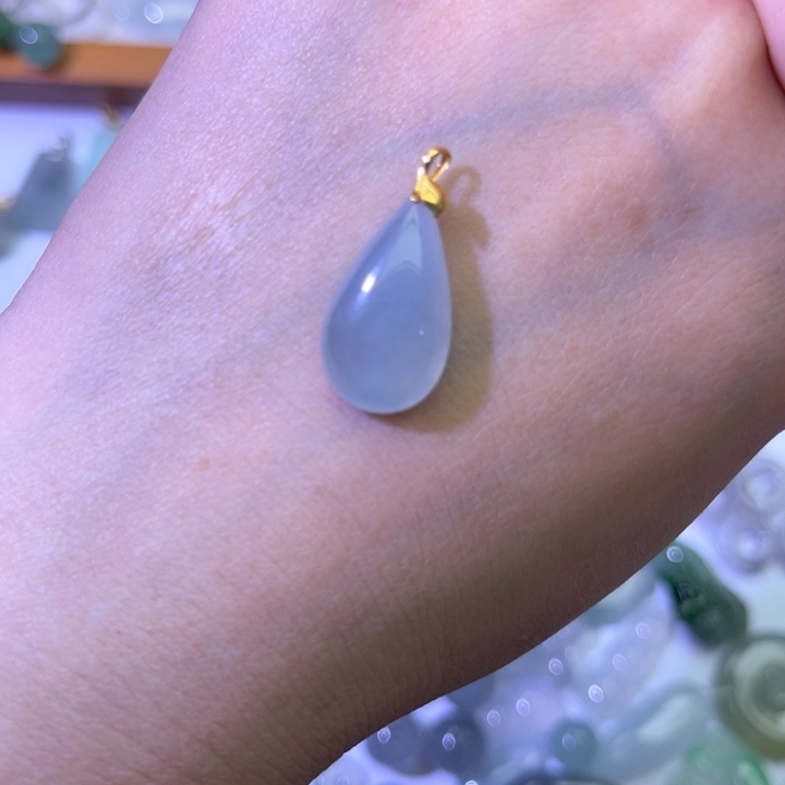 翡翠颈饰18K金镶嵌水滴