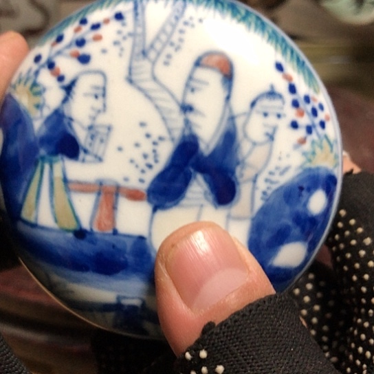 慢***路陶陶瓷的设计师是一个