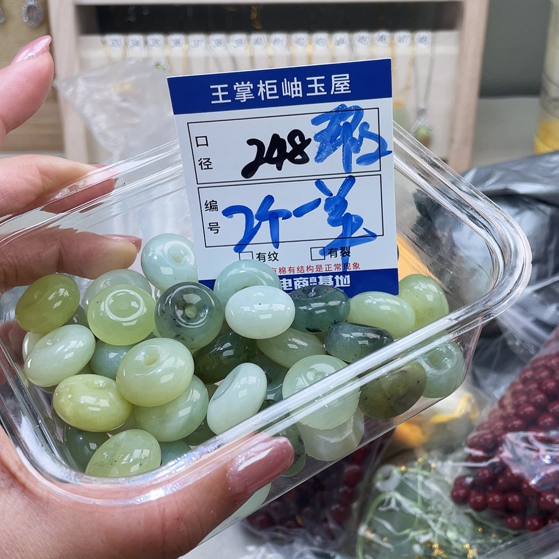 岫玉未镶嵌吊坠吊坠多样性，发一件