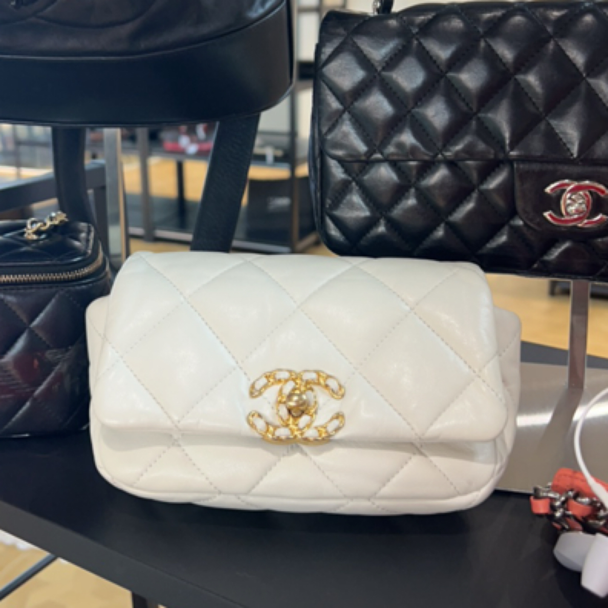 95新 Chanel/香奈儿 白金褶皱牛皮单肩斜挎包时尚设计口盖包