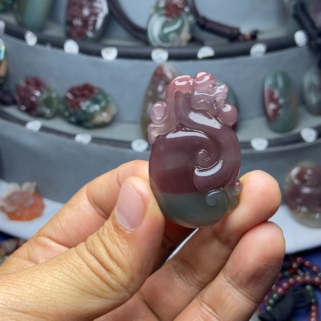 杨***鄅玛瑙/玉髓未镶嵌颈饰