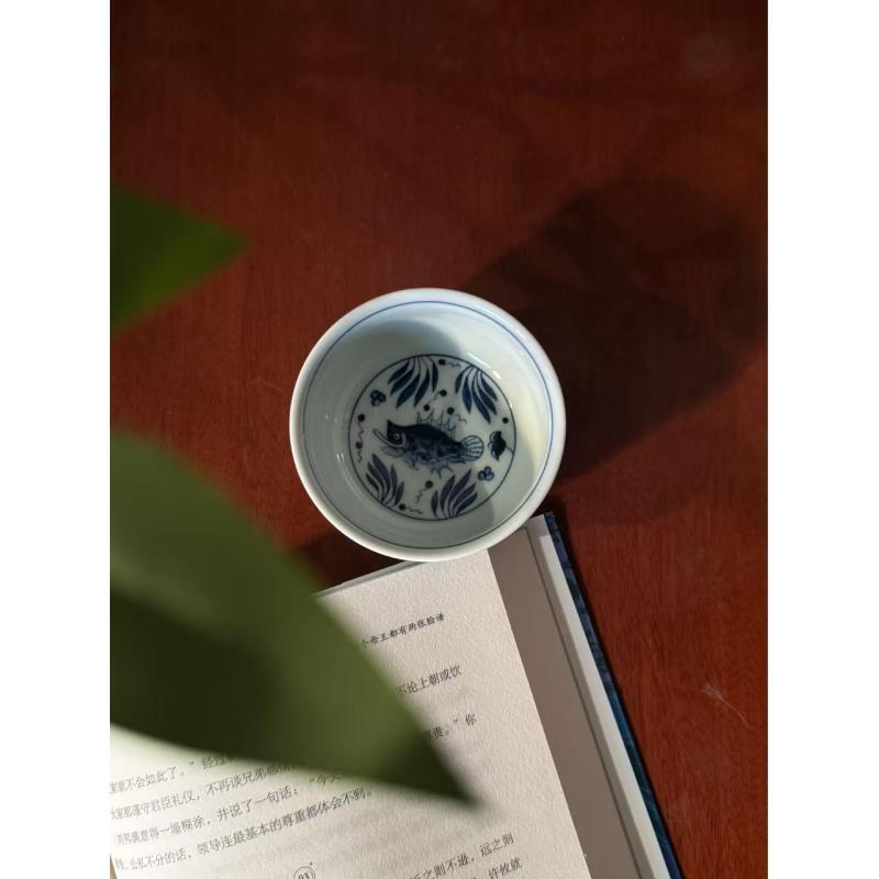 A036【妙手晓芳柴窑】景德镇手工手绘青花鱼藻纹炉式杯  100ML  