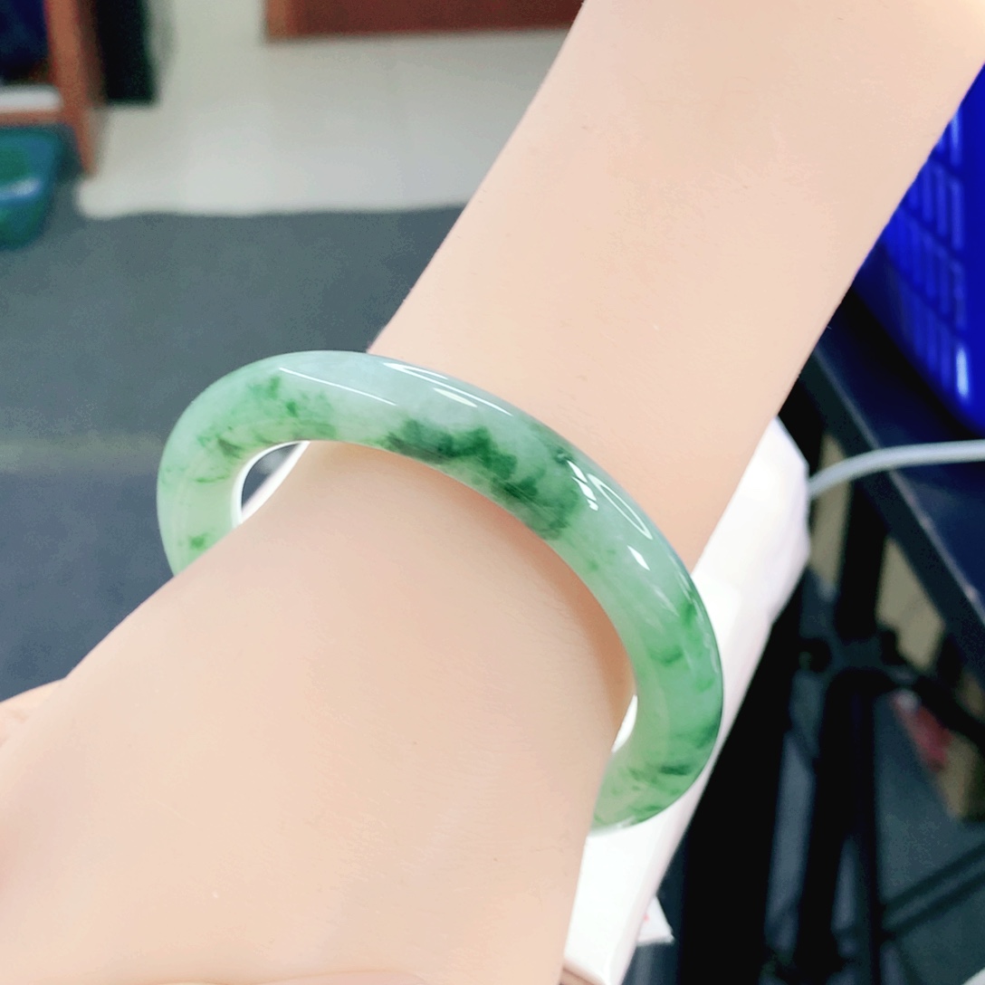 翡翠未镶嵌手镯55