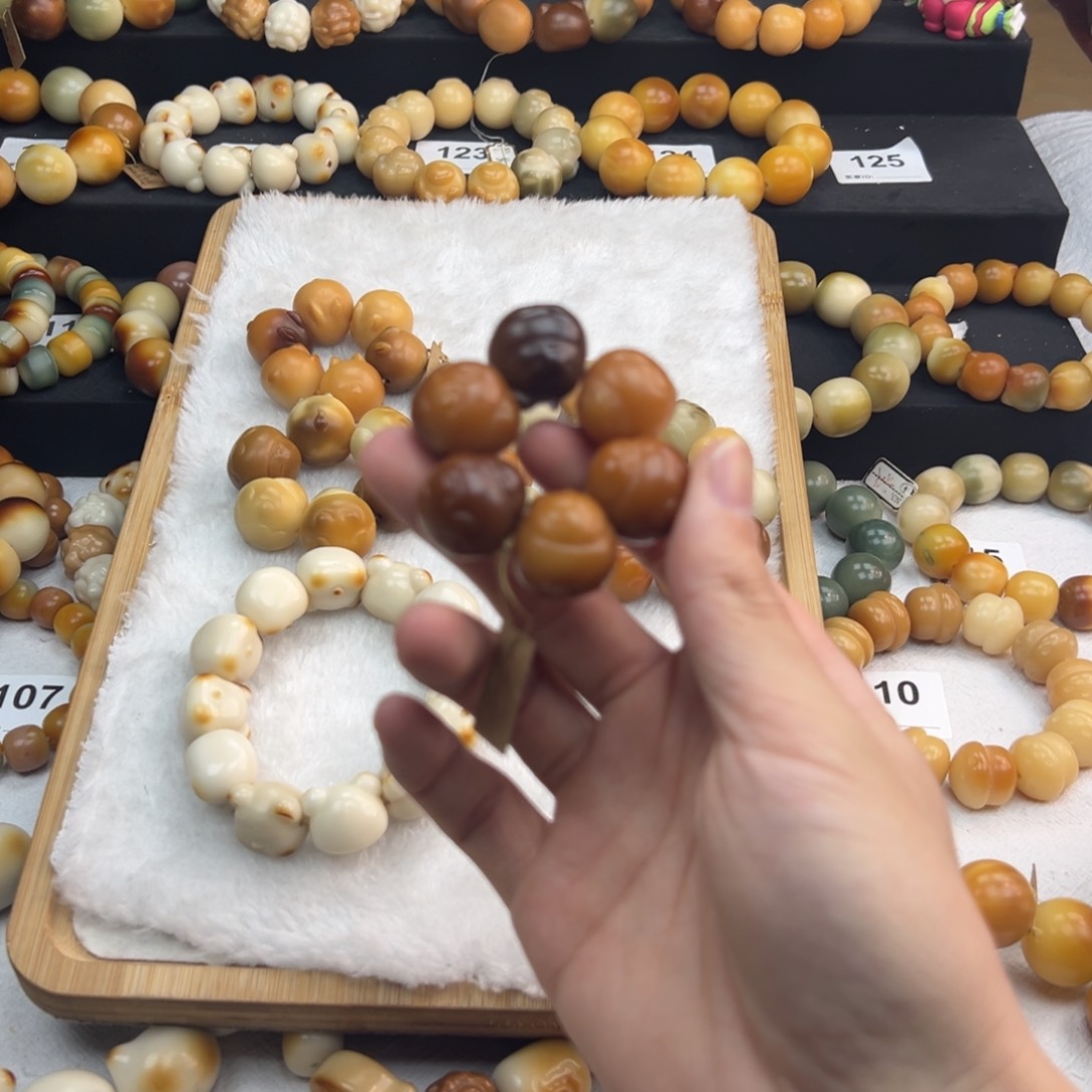 白玉菩提吊坠微瑕