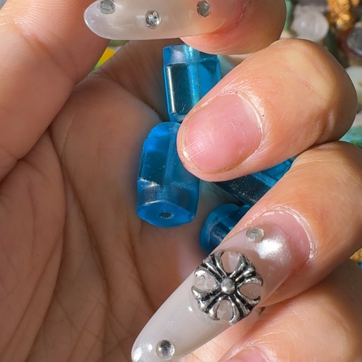 张***玮玛瑙/玉髓合金颈饰