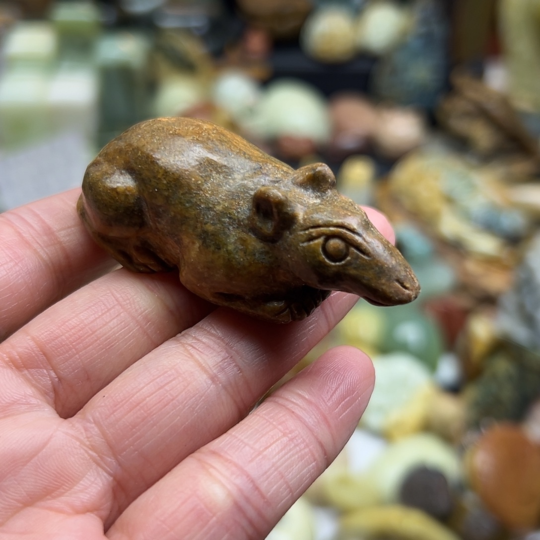 岫岩河磨玉（透闪石质玉）未镶嵌颈饰河磨玉老鼠