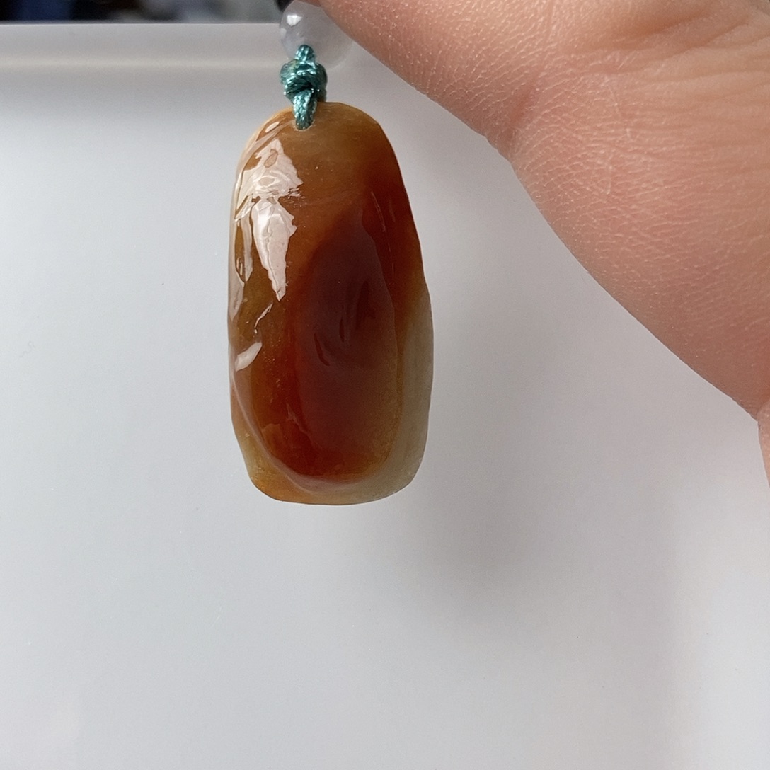 海***牛翡翠未镶嵌颈饰甲壳虫的奶皮子