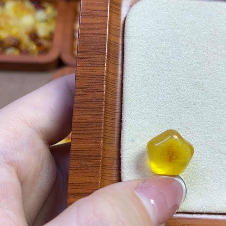 琥珀未镶嵌珠宝奇石星星
