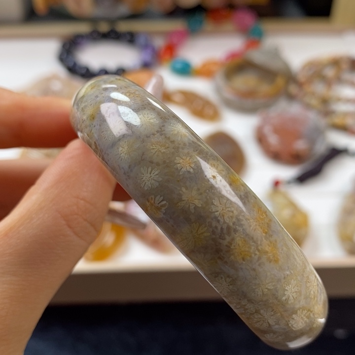 硅化玉手镯未镶嵌56.7圈口。36号链接