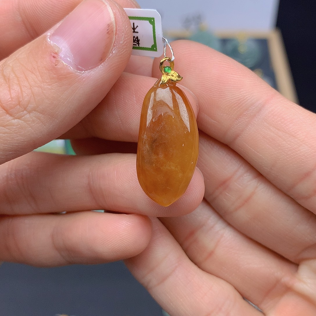 翡翠颈饰18K金镶嵌翡翠