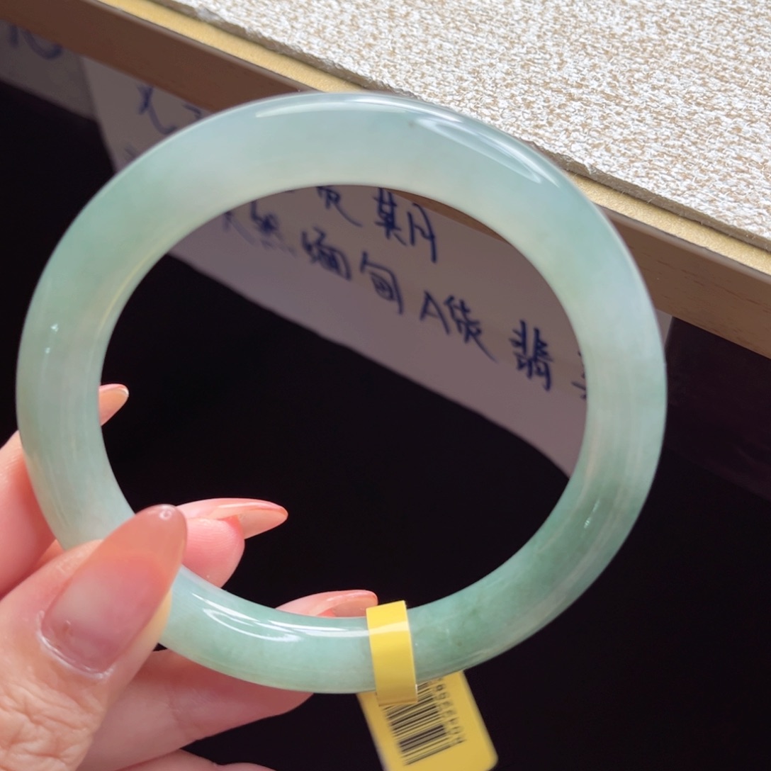 翡翠手镯未镶嵌手镯