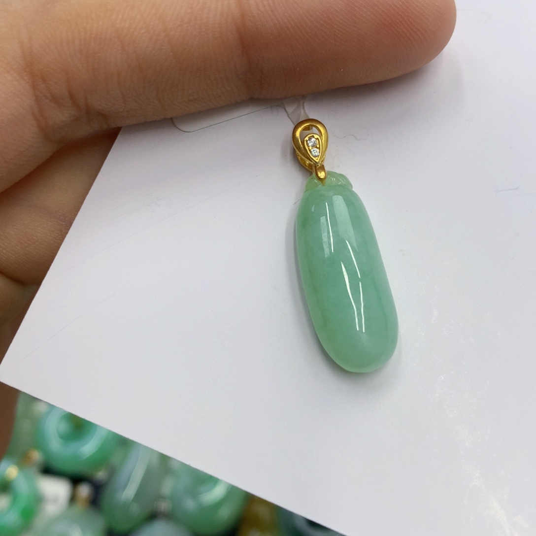 翡翠未镶嵌颈饰翡翠
