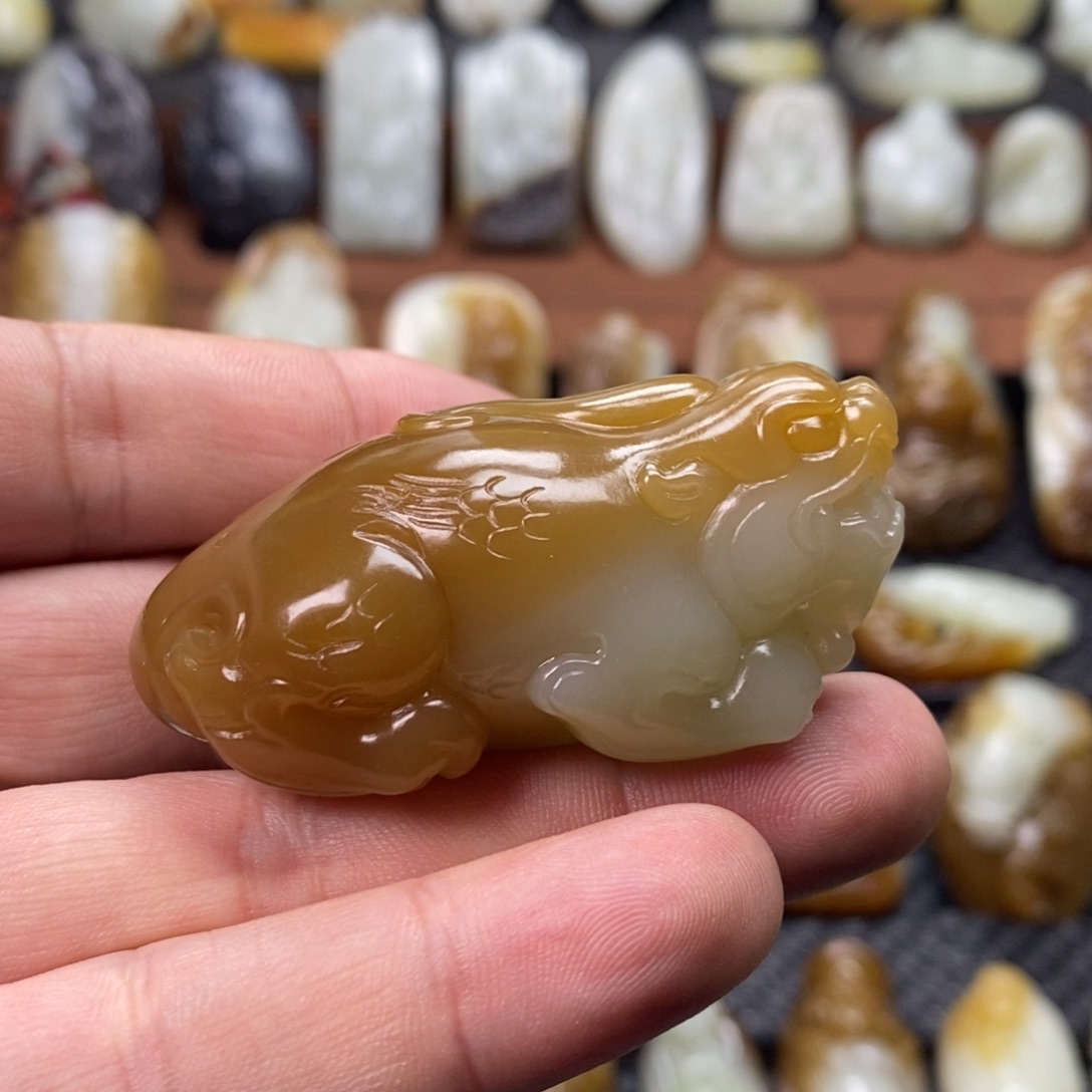 和田玉颈饰未镶嵌太**酒