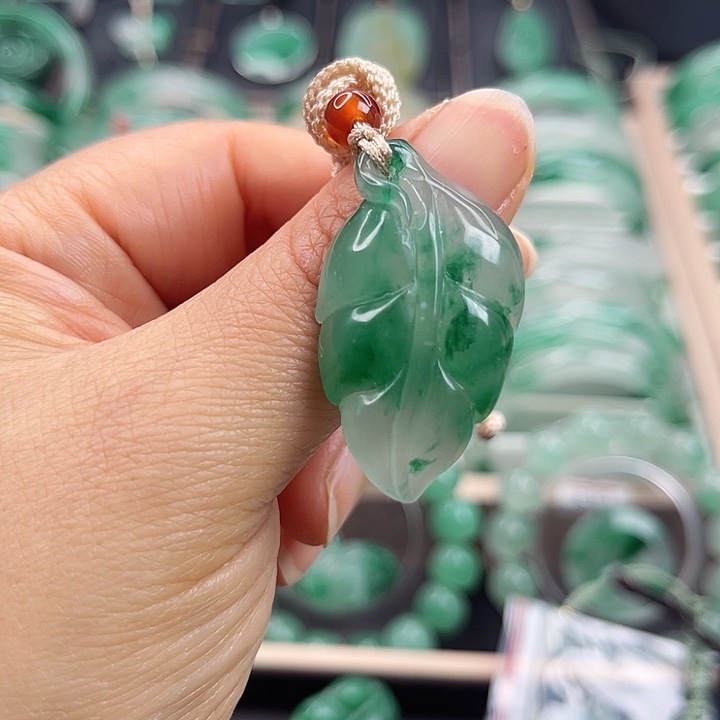 颈饰未镶嵌石英质玉