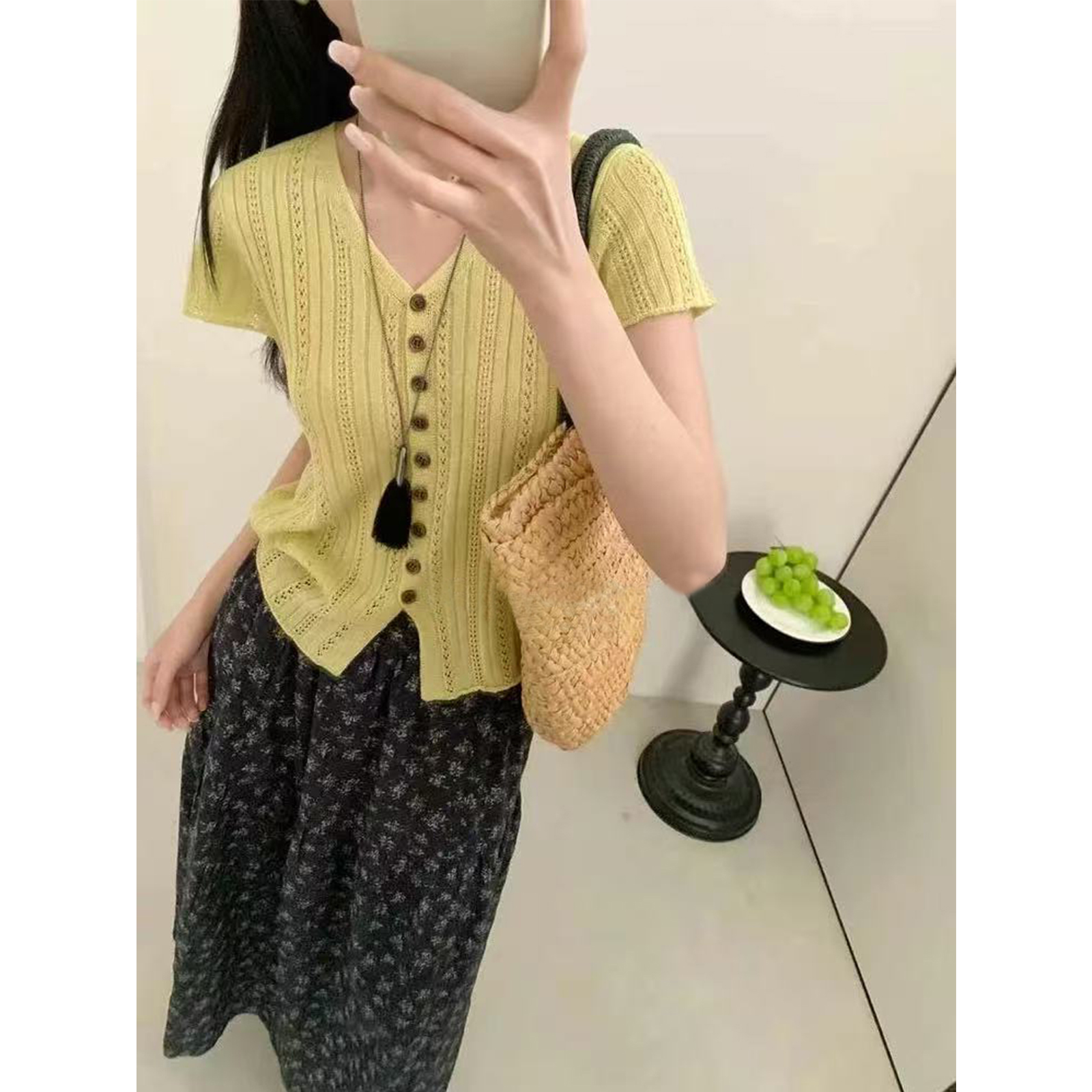 「莫妮卡」简约款~法式V领纯色镂空针织开衫短袖女上衣-2770