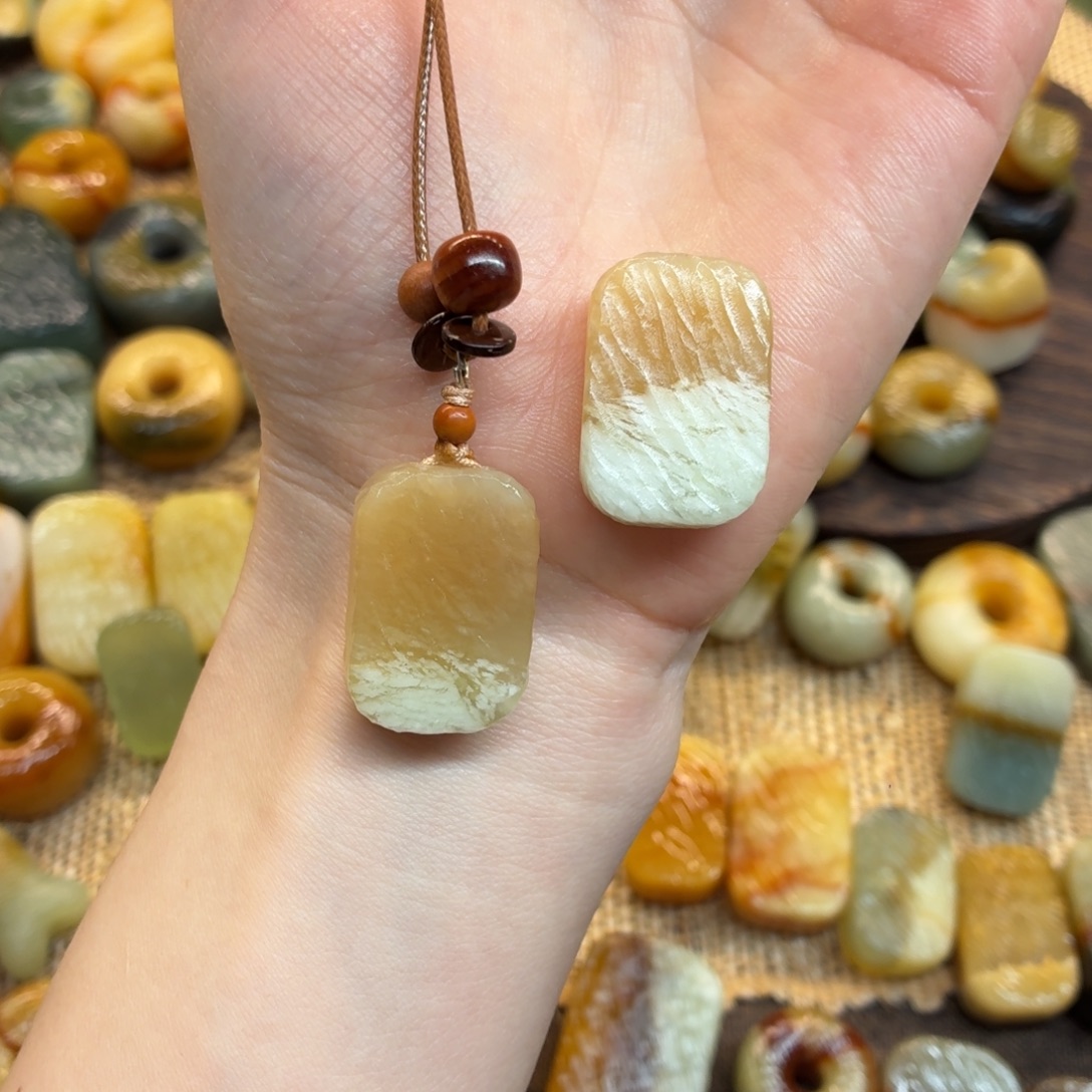 A***梦蛇纹石玉未镶嵌颈饰