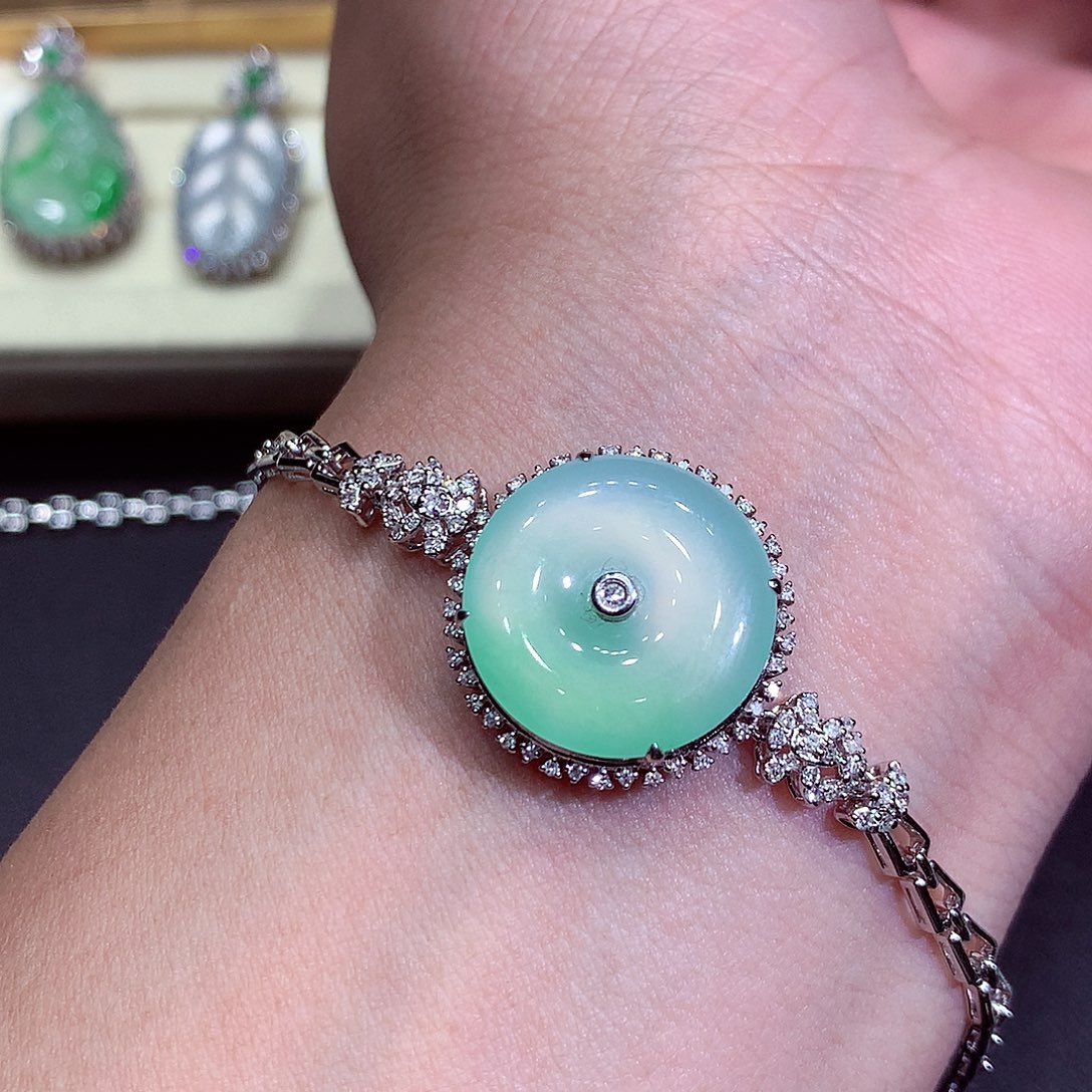 翡翠吊坠(不含链)18K金镶嵌