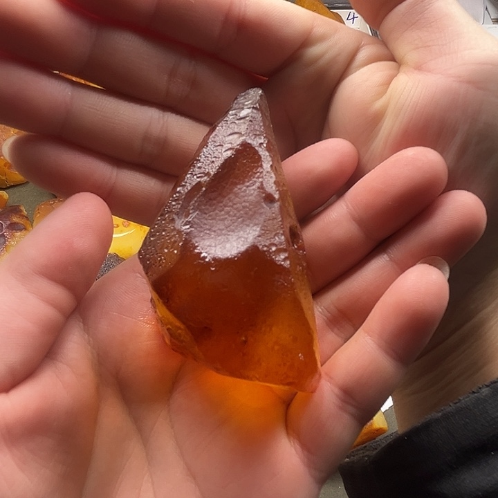 九***月定制琥珀未镶嵌纯天然蜜蜡吊坠