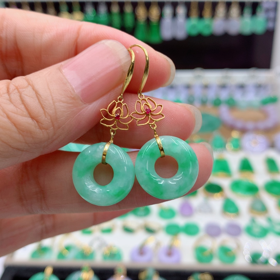 妮***儿翡翠18K金镶嵌耳饰