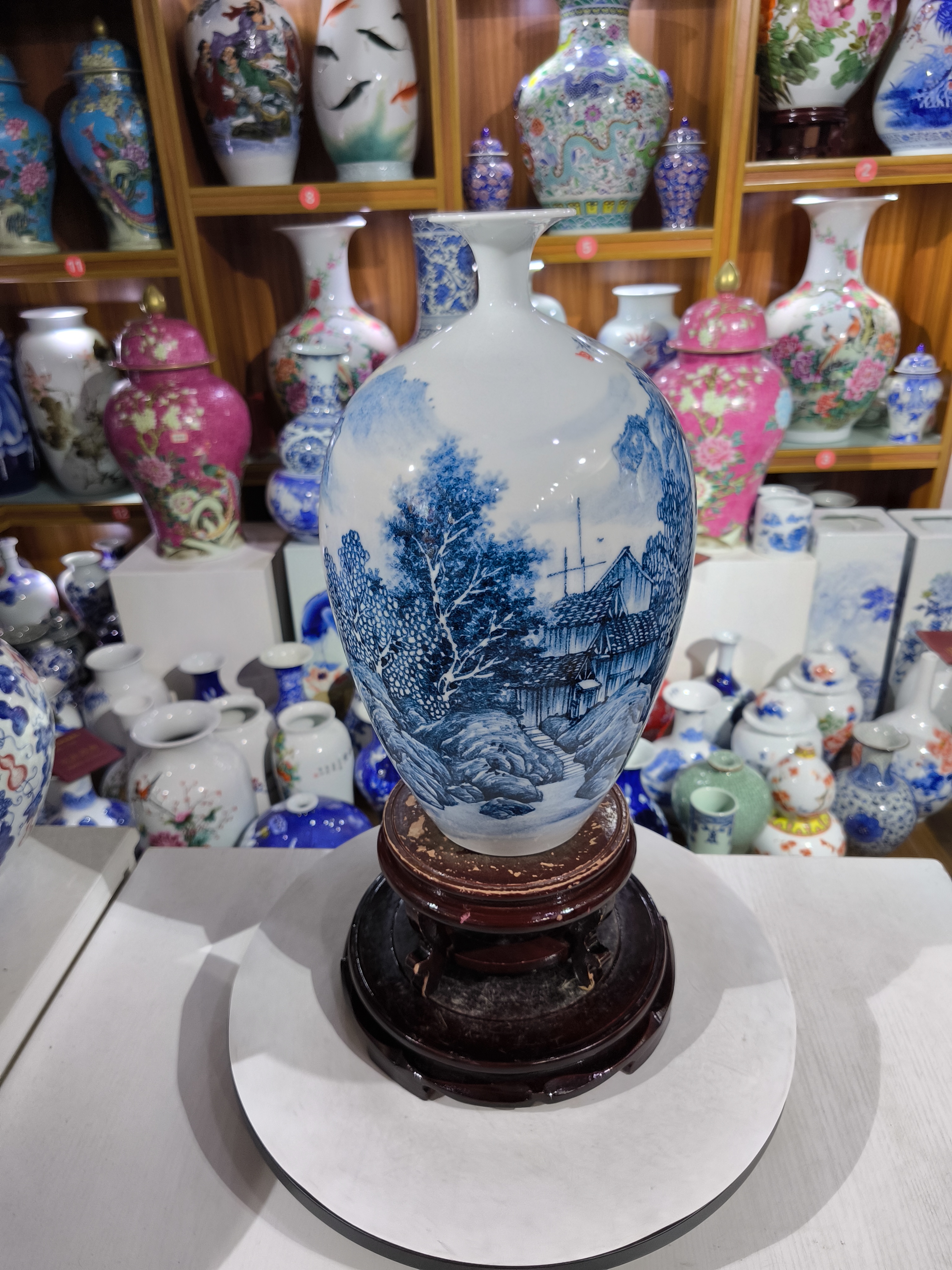 景德镇青花山水花瓶