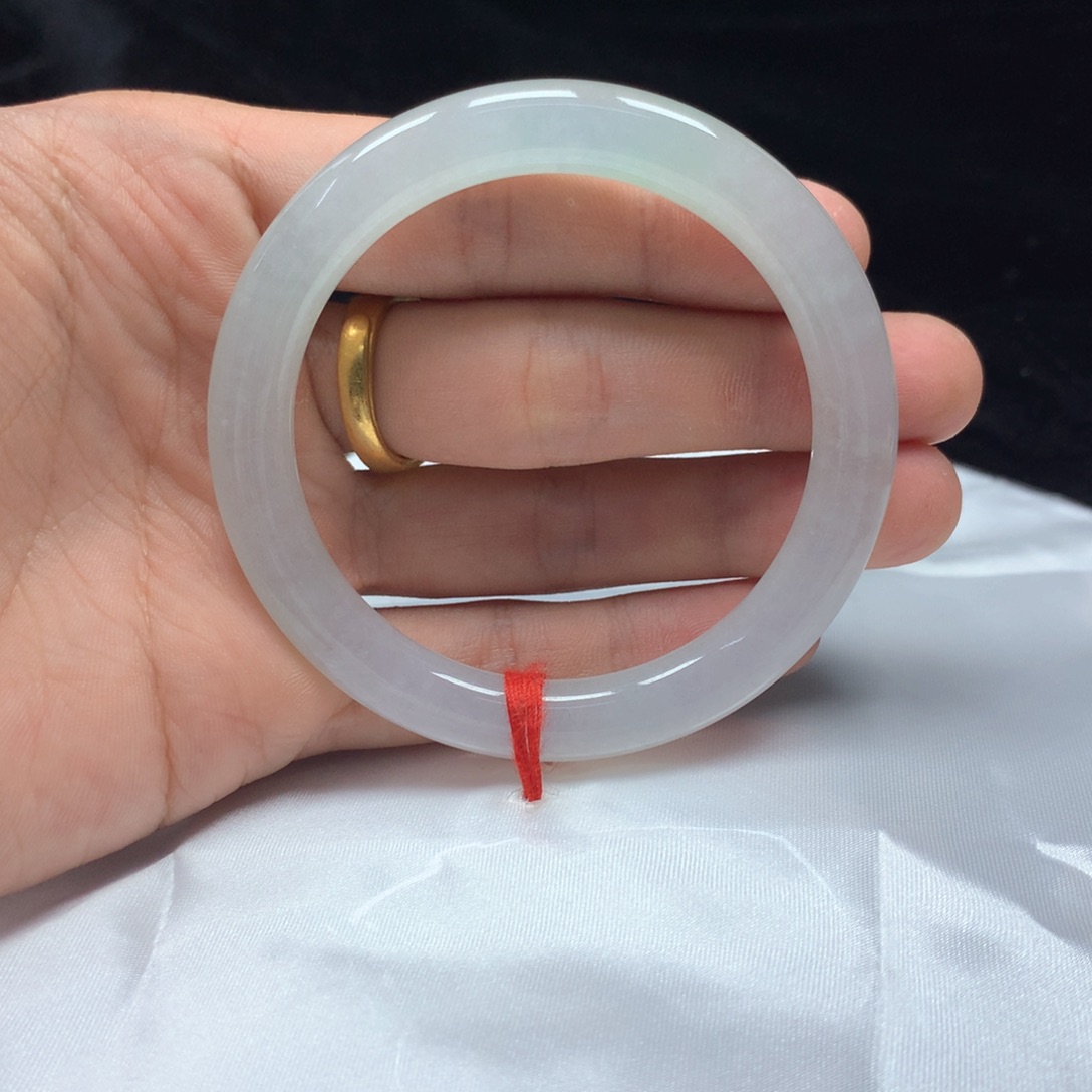 翡翠未镶嵌手镯（圆镯）53.3