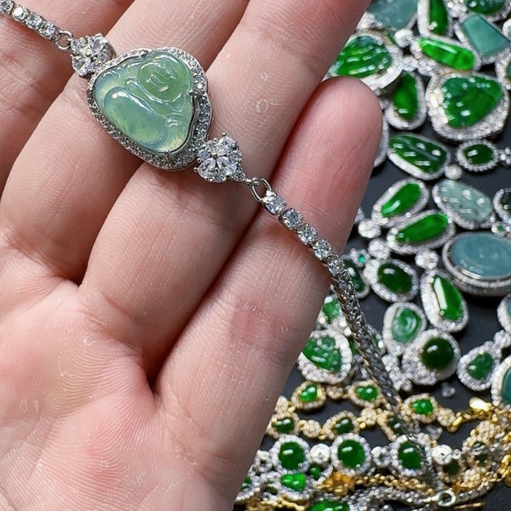 翡翠颈饰未镶嵌天然A货翡翠放漏