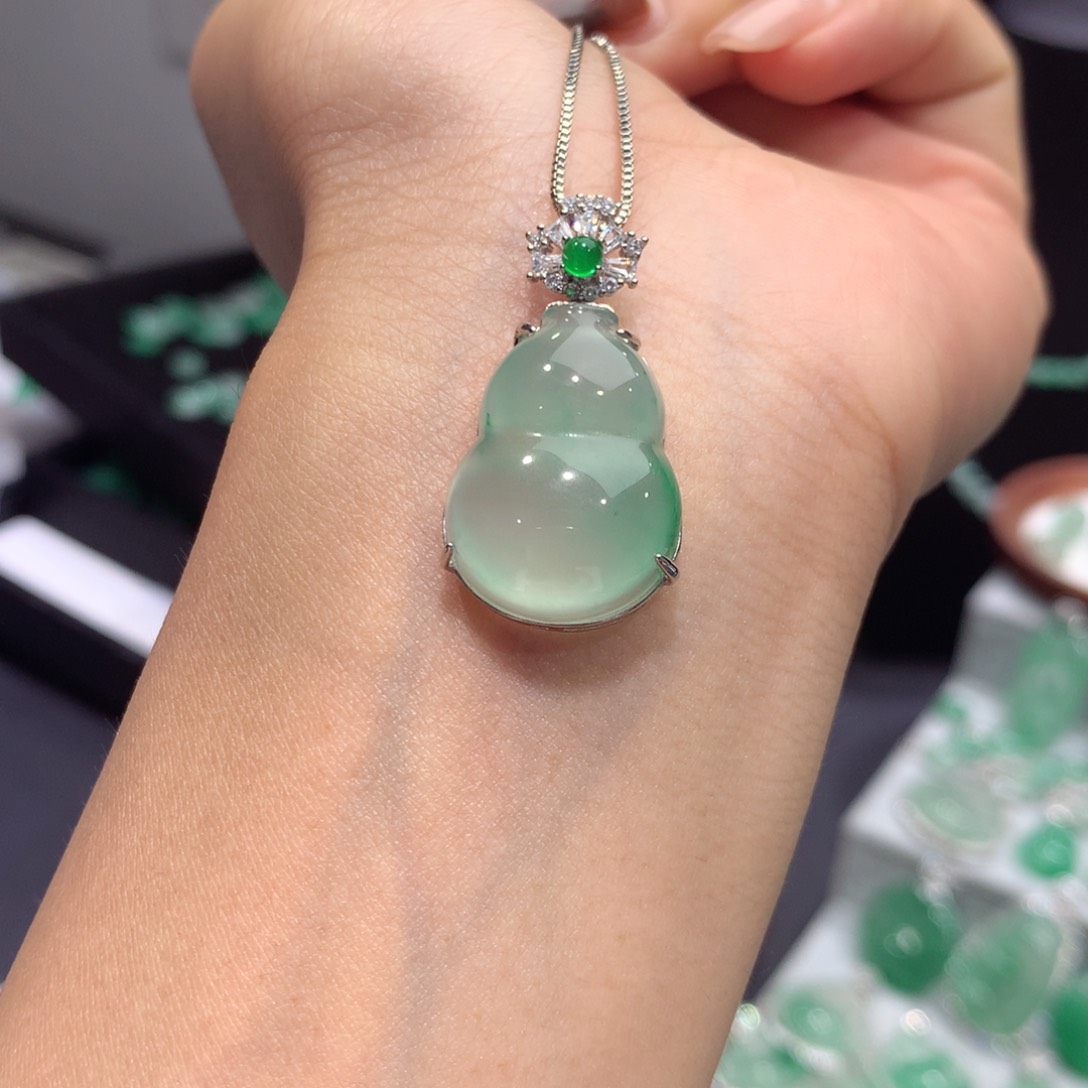 石英质玉（非洲翠）银S925镶嵌颈饰
