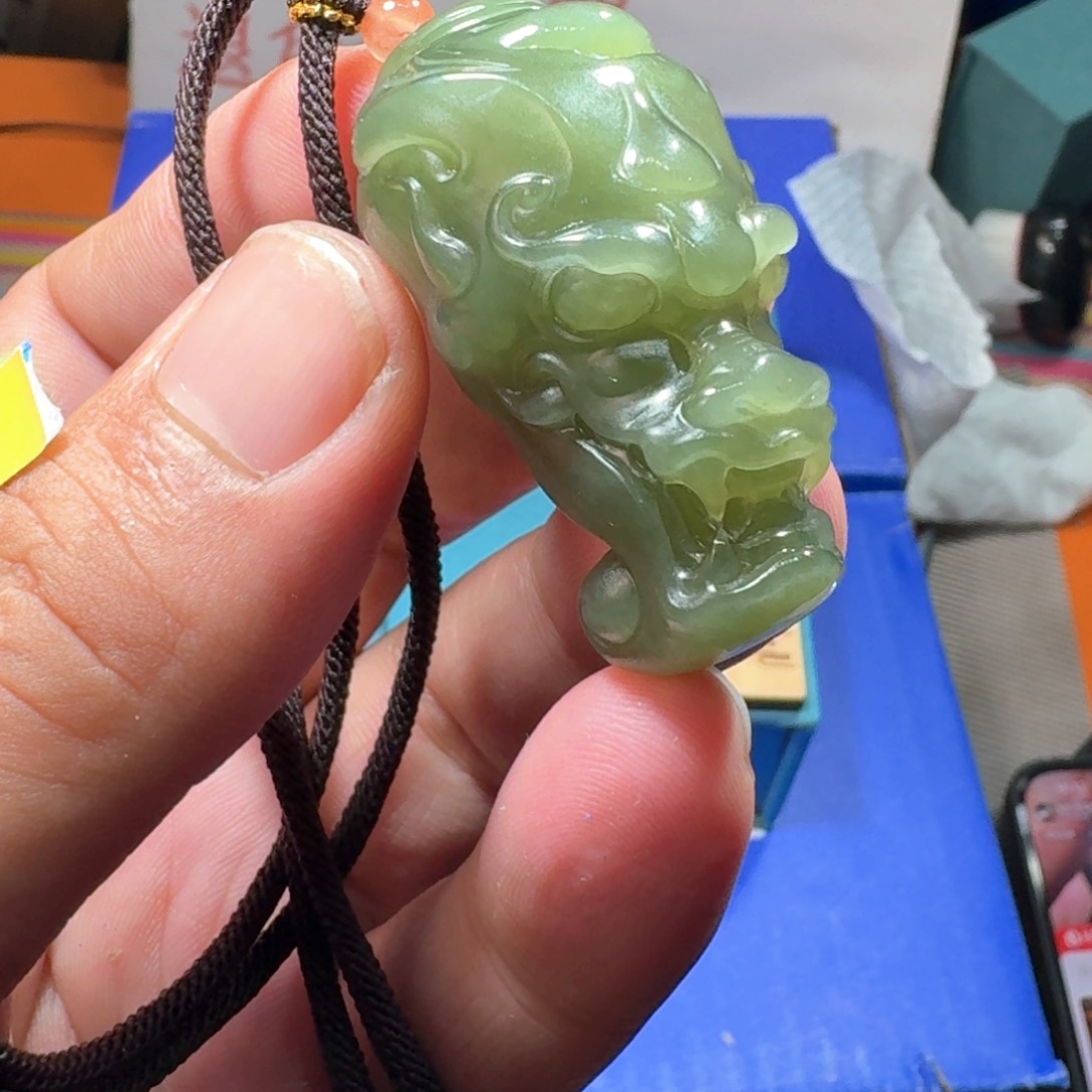 颈饰未镶嵌和田玉（糖玉）